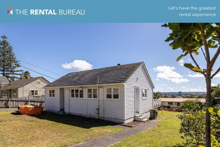 Photo of property in 18 Humphrey Kemp Avenue, Henderson, Auckland, 0612