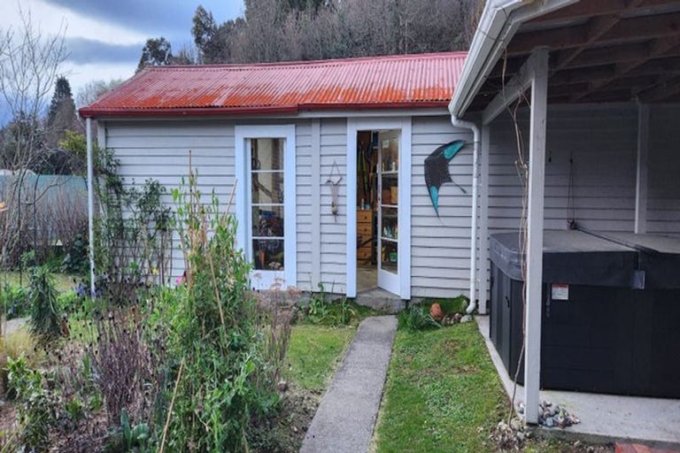 Photo of property in 4 Broadway, Reefton, 7830