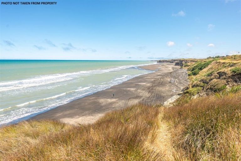 Photo of property in 16 Coleman Avenue, Waverley, 4591