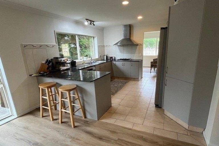 Photo of property in 28 Craigavon Drive, East Tamaki, Auckland, 2013