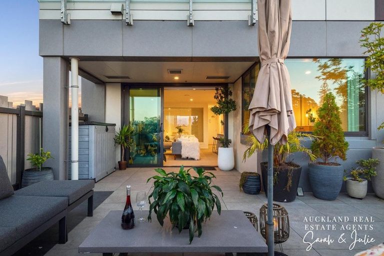 Photo of property in 205/8 Waikumete Road, Glen Eden, Auckland, 0602