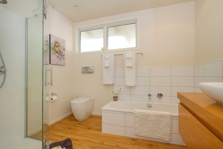 Photo of property in 99 Pupuke Road, Northcote, Auckland, 0627