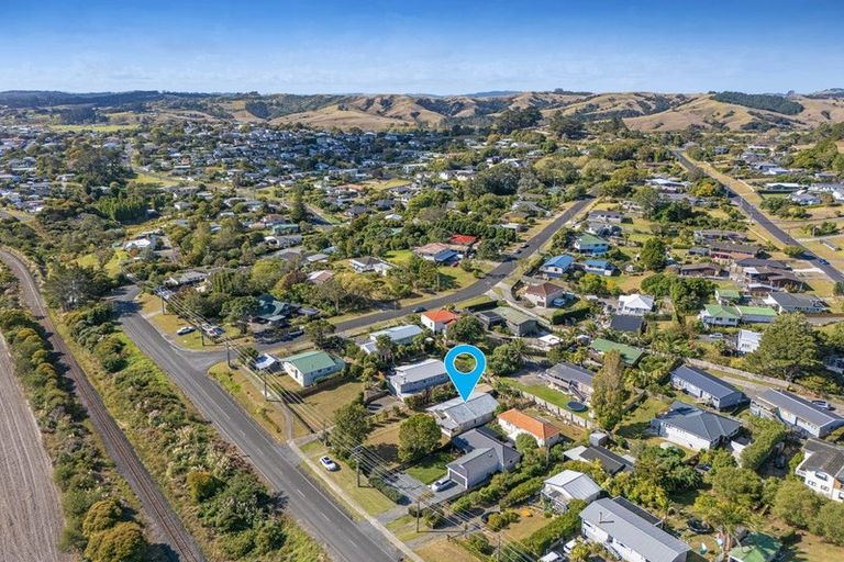 Photo of property in 23 Mangakura Road, Helensville, 0800