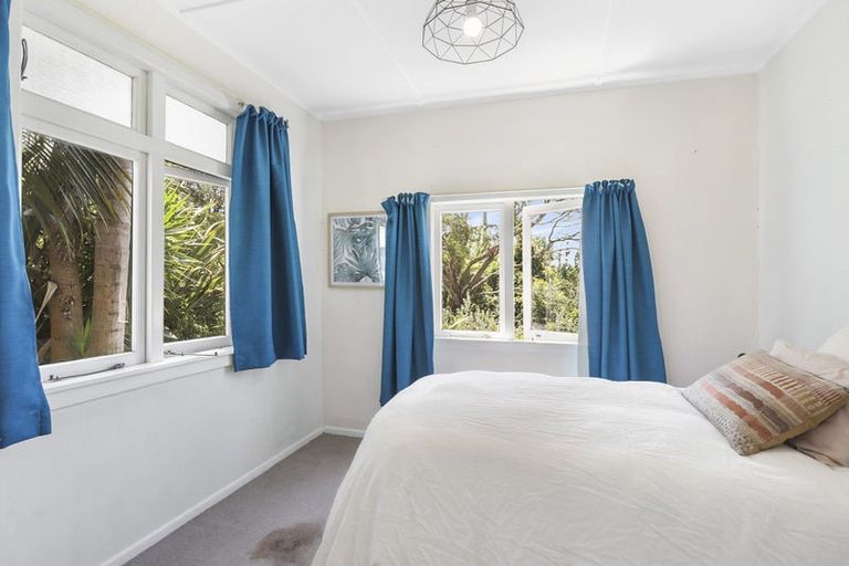 Photo of property in 184 Atkinson Road, Titirangi, Auckland, 0604