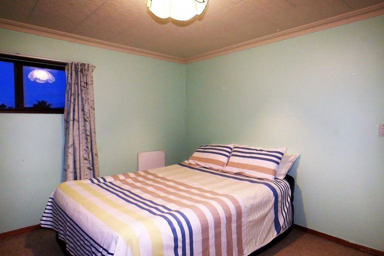 Photo of property in 17 Henley Street, Westport, 7825