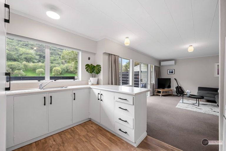 Photo of property in 1/27 Larchmont Grove, Totara Park, Upper Hutt, 5018