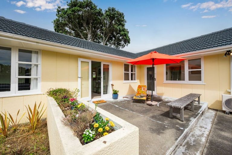 Photo of property in 22 Hohiria Street, Waikanae Beach, Waikanae, 5036