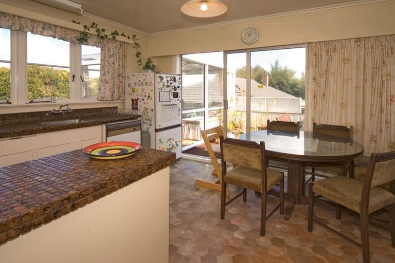 Photo of property in 278 Glenfield Road, Glenfield, Auckland, 0629