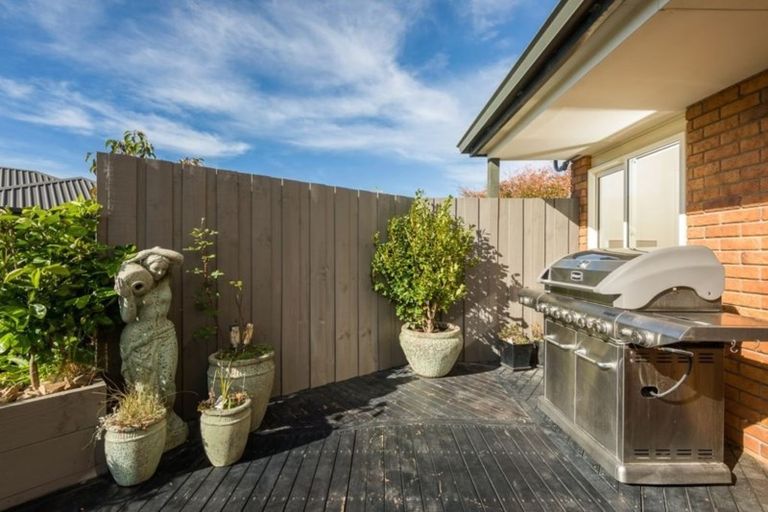 Photo of property in 4 Hemingford Place, Halswell, Christchurch, 8025