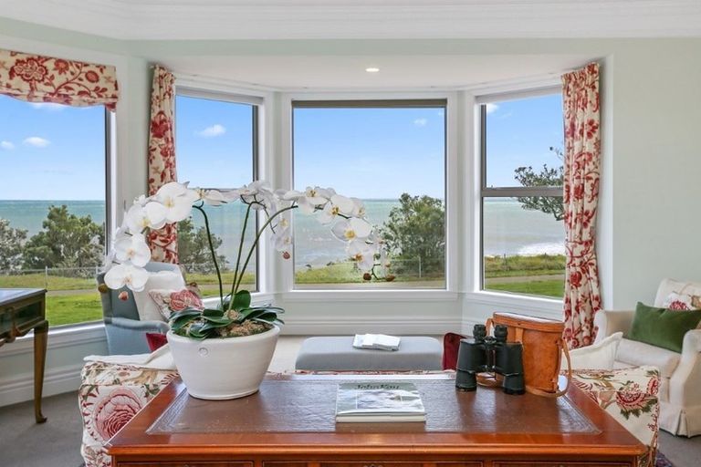 Photo of property in 1 Kawaroa Lane, New Plymouth, 4310