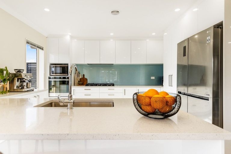 Photo of property in 51 William Gamble Drive, Greenhithe, Auckland, 0632