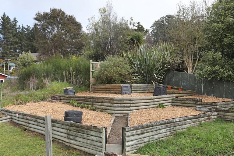 Photo of property in 34 Milne Street, Hunterville, 4730