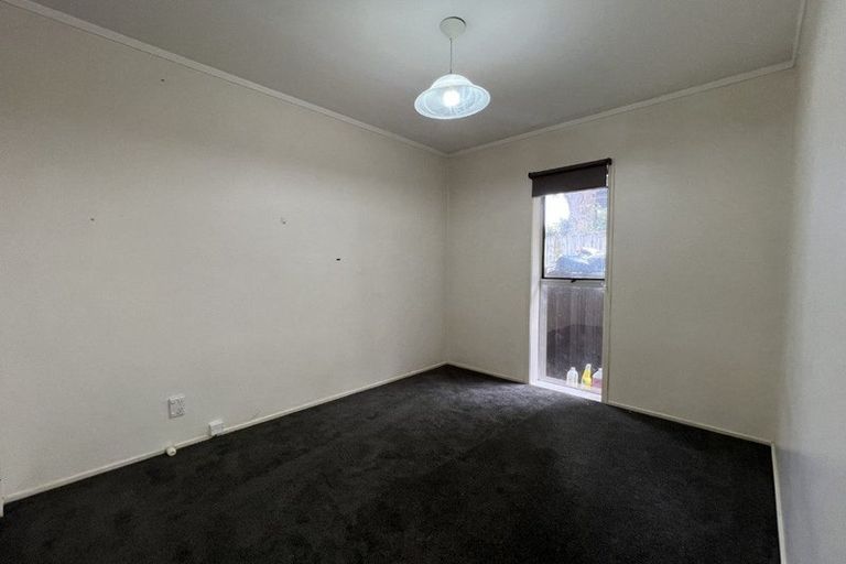 Photo of property in 1/8 Tusac Place, Totara Vale, Auckland, 0627