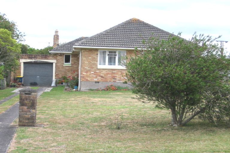 Photo of property in 11 Domain Road, Glenfield, Auckland, 0629