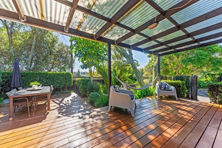 Photo of property in 1/12 Philson Terrace, Browns Bay, Auckland, 0630