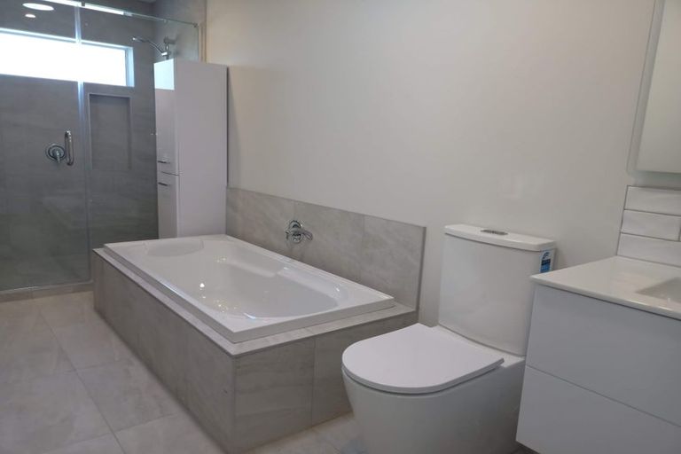 Photo of property in 39a Tui Glen Road, Birkenhead, Auckland, 0626