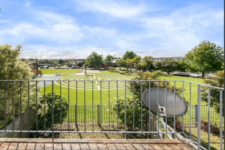 Photo of property in Tuscany Way, 15/3 Ambrico Place, New Lynn, Auckland, 0600