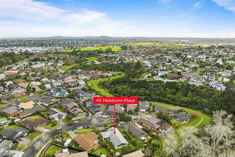 Photo of property in 41 Headcorn Place, Botany Downs, Auckland, 2010