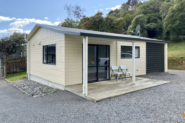 Photo of property in 25 Seaview Crescent, Picton, 7220