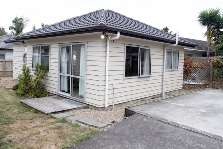 Photo of property in 22 Glennandrew Drive, Half Moon Bay, Auckland, 2012