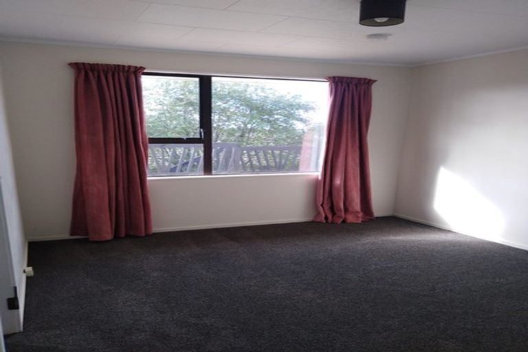 Photo of property in 11 Arde Place, Massey, Auckland, 0614