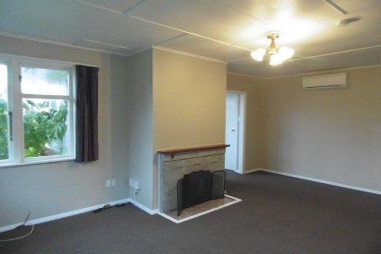 Photo of property in 33 Jillett Street, Titahi Bay, Porirua, 5022