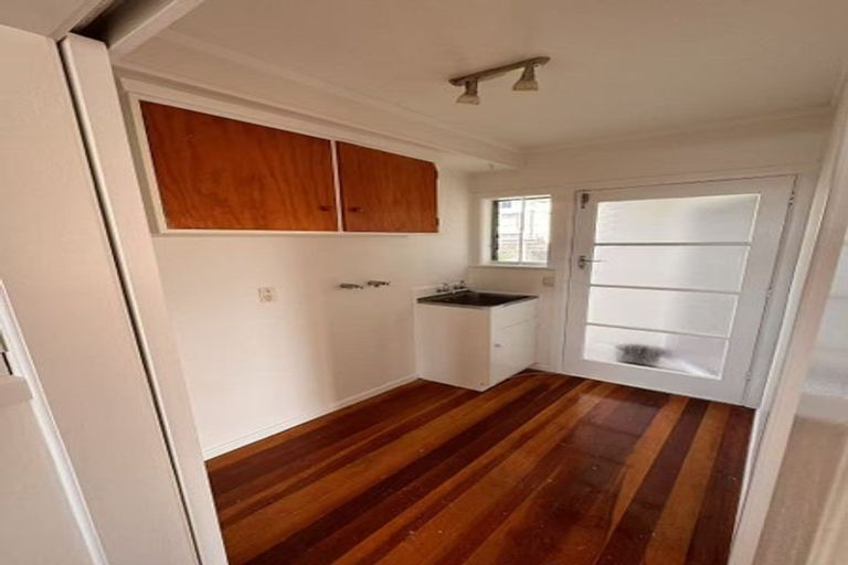 Photo of property in 30 Velma Road, Hillcrest, Auckland, 0627