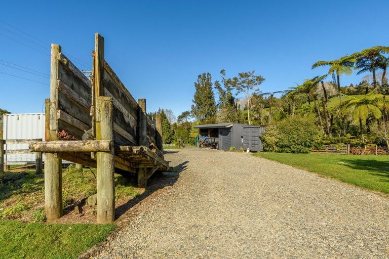 Photo of property in 35 Hume Road, Aongatete, 3181