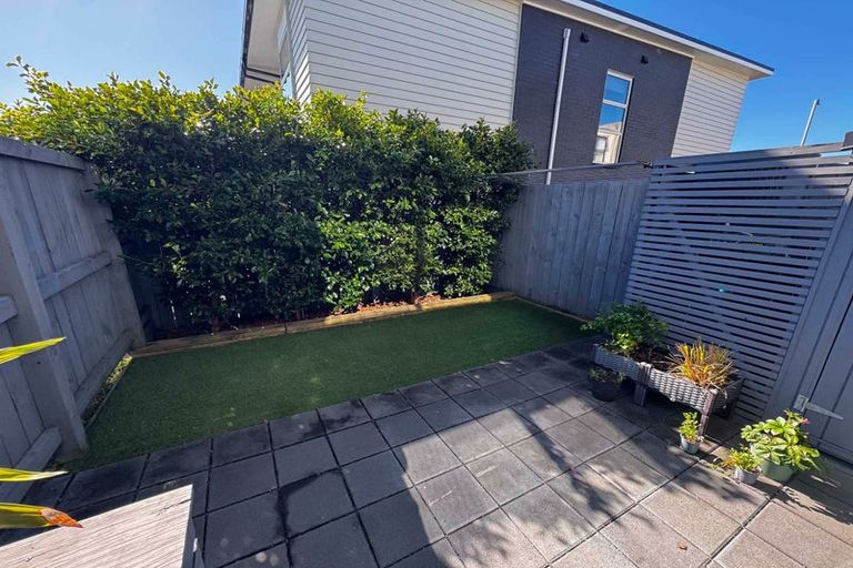 Photo of property in 14 Kaiwawao Lane, Hobsonville, Auckland, 0616