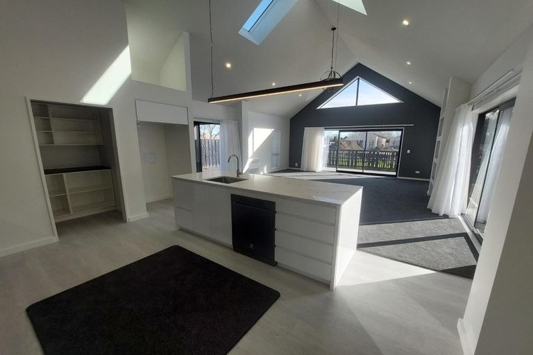 Photo of property in 21 Irvines Track, Halswell, Christchurch, 8025