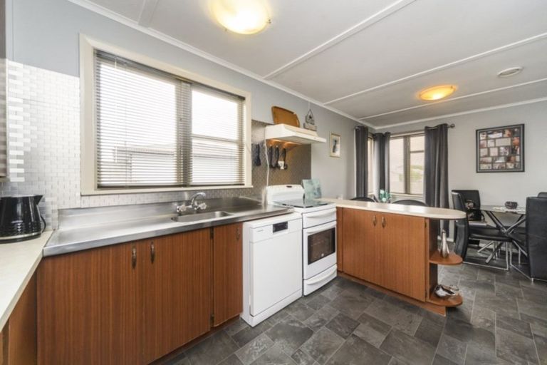 Photo of property in 19 Pembroke Street, Highbury, Palmerston North, 4412