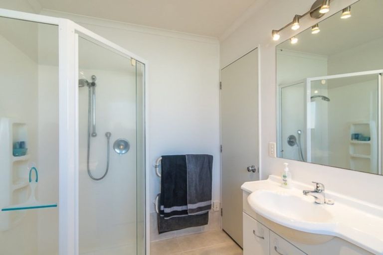 Photo of property in 121 Queens Road, Waikanae Beach, Waikanae, 5036