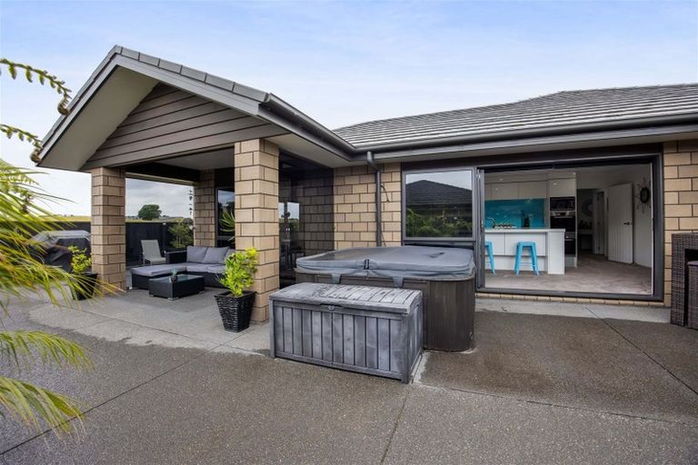 Photo of property in 17 Wentworth Lane, Waiwhakaiho, New Plymouth, 4312