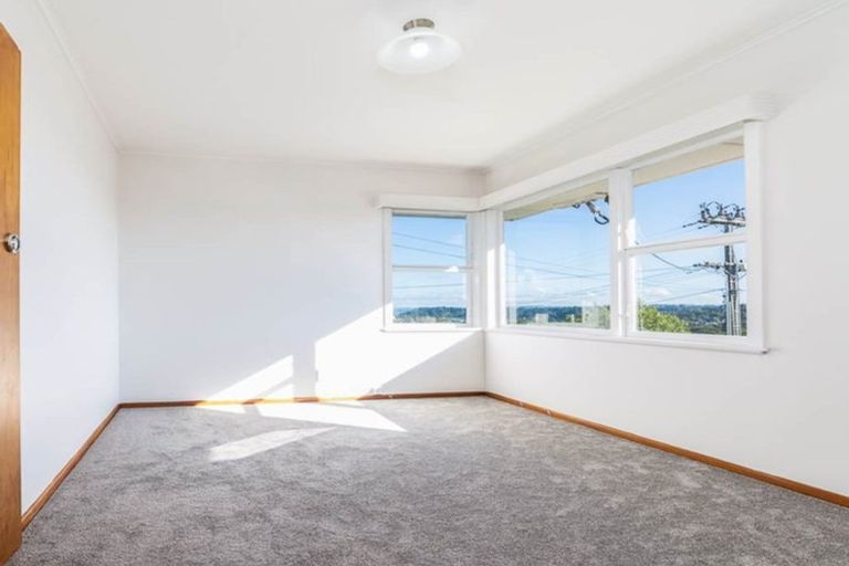 Photo of property in 4 Seaview Road, Glenfield, Auckland, 0629