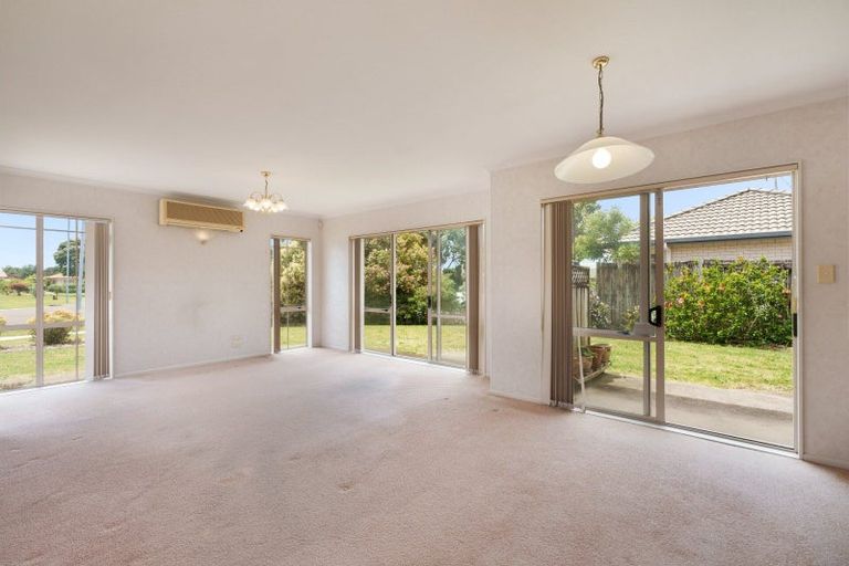 Photo of property in 10 The Gardens Drive, Papamoa Beach, Papamoa, 3118