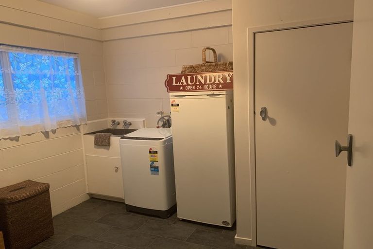 Photo of property in 2/100 Titirangi Road, New Lynn, Auckland, 0600