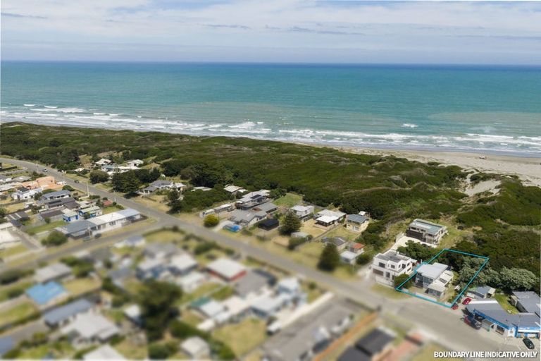 Photo of property in 4 Hunia Terrace, Himatangi Beach, Foxton, 4891