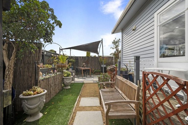 Photo of property in 136 Featherston Street, Palmerston North, 4410