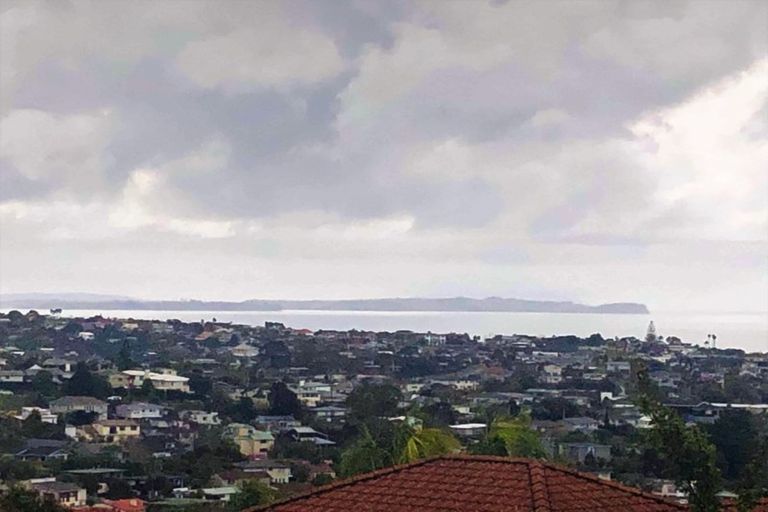 Photo of property in 3/275 East Coast Road, Mairangi Bay, Auckland, 0630