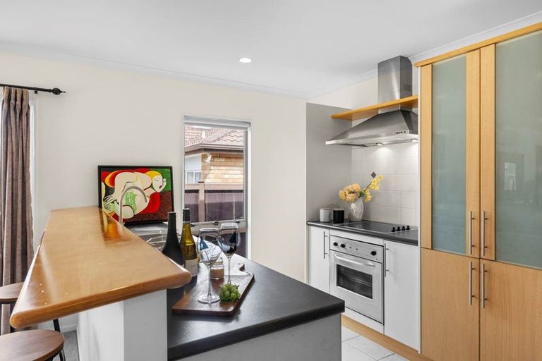 Photo of property in 31 Magic Way, Randwick Park, Auckland, 2105