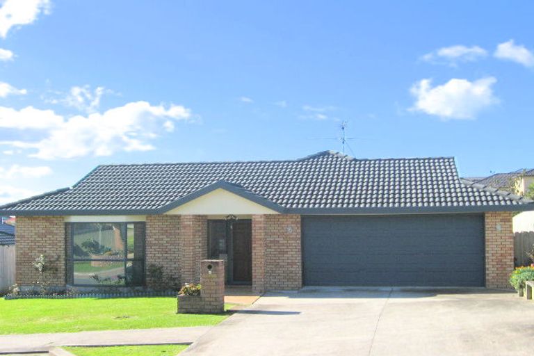 Photo of property in 37 Roy Maloney Drive, Henderson, Auckland, 0612