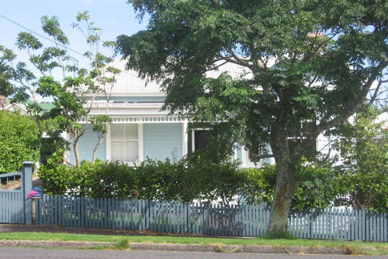 Photo of property in 33 Mozeley Avenue, Devonport, Auckland, 0624