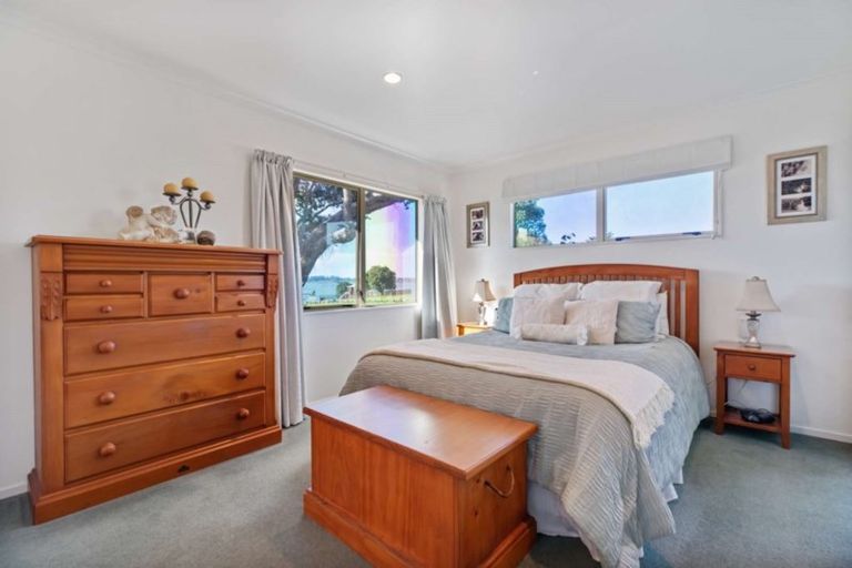 Photo of property in 37 Roys Road, Weymouth, Auckland, 2103