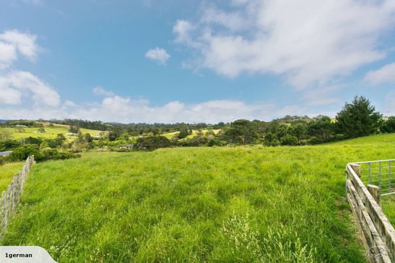 Photo of property in 32 Red Hills Road, Massey, Auckland, 0614