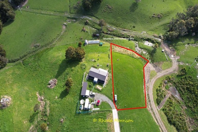 Photo of property in 12 Arahanga Road, Paparoa, 0571