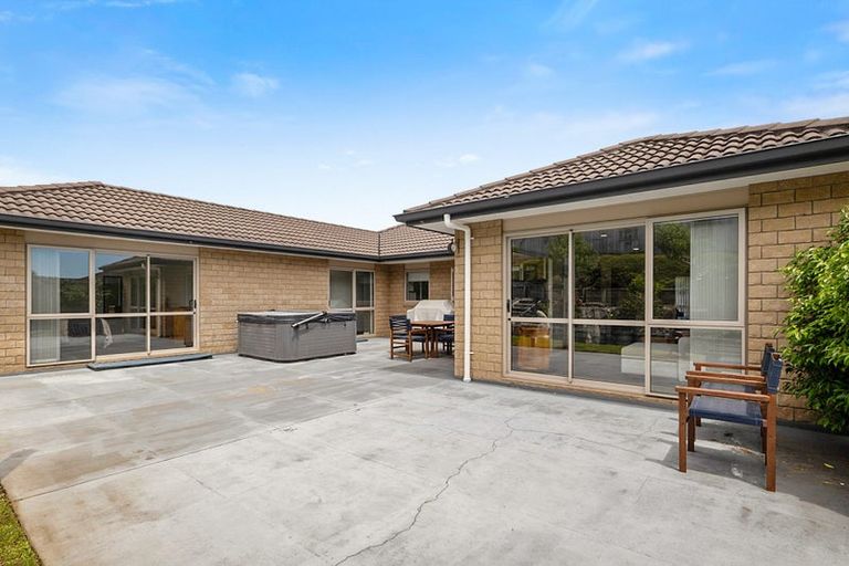 Photo of property in 27 Redwood Crescent, Hurdon, New Plymouth, 4310