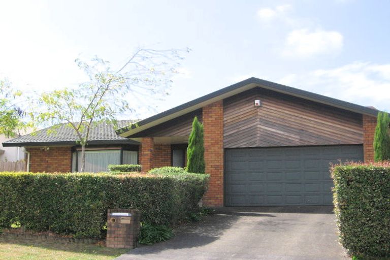 Photo of property in 8 Te Hoe Grove, Pinehill, Auckland, 0632