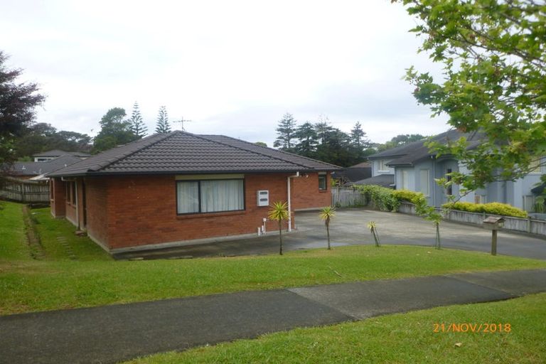 Photo of property in 9 Harrowglen Drive, Northcross, Auckland, 0632
