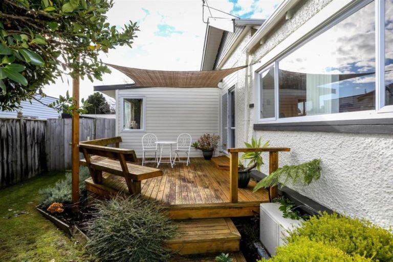 Photo of property in 25 Mangorei Road, Strandon, New Plymouth, 4312