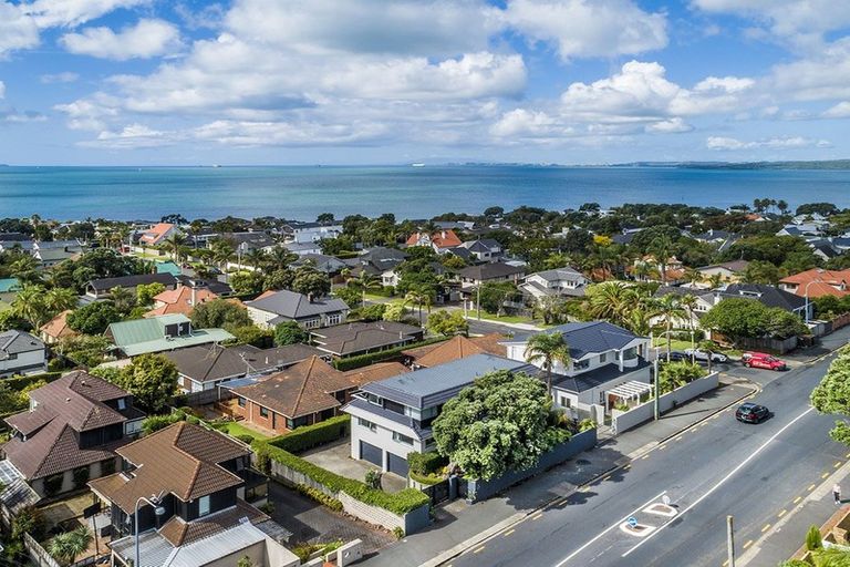 Photo of property in 1/2 Ocean View Road, Milford, Auckland, 0620